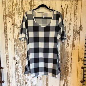LuLaRoe Black and White Plaid Short Sleeve Top